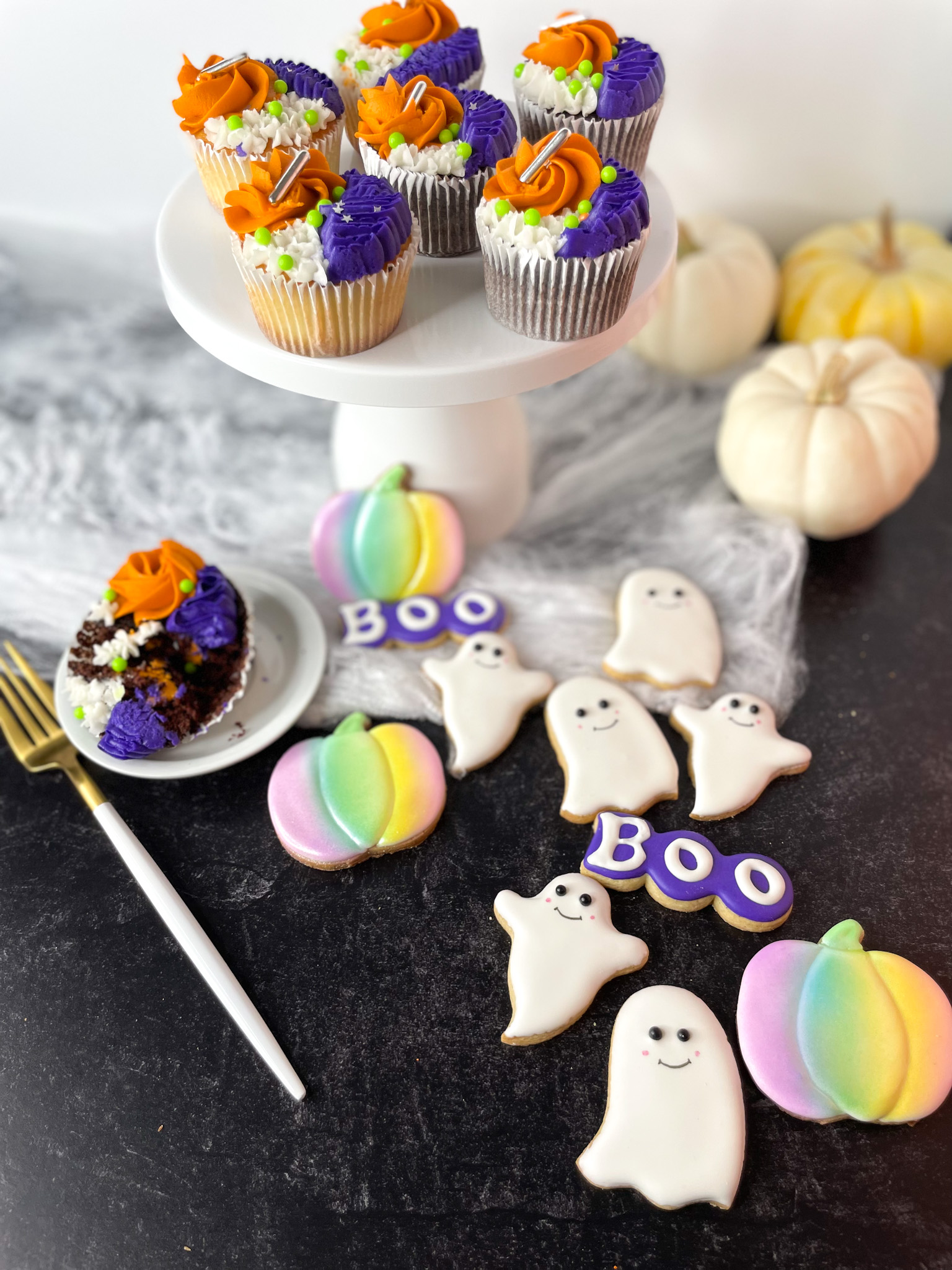 Cupcakes and cookies- halloween