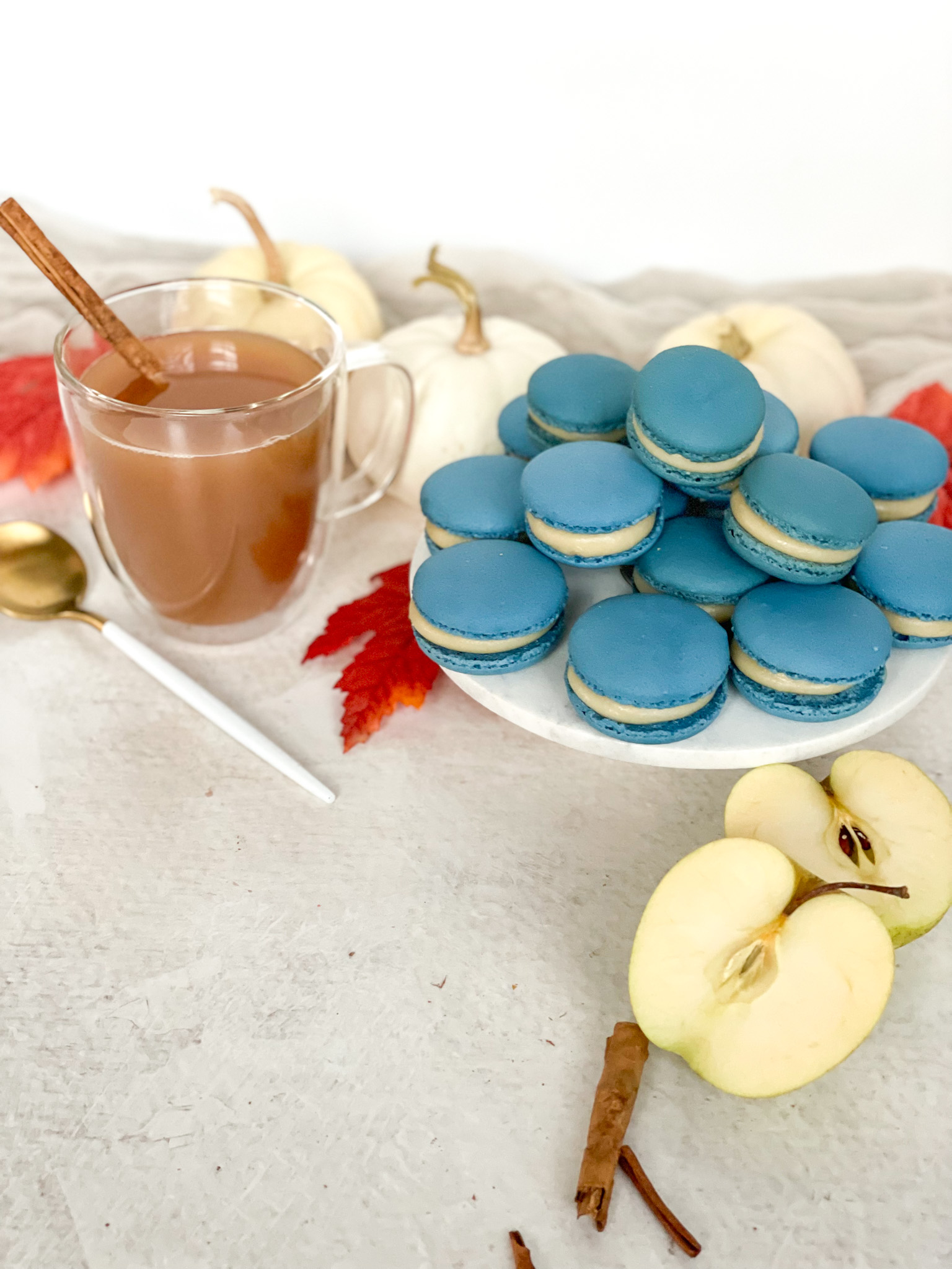 apple cider macarons