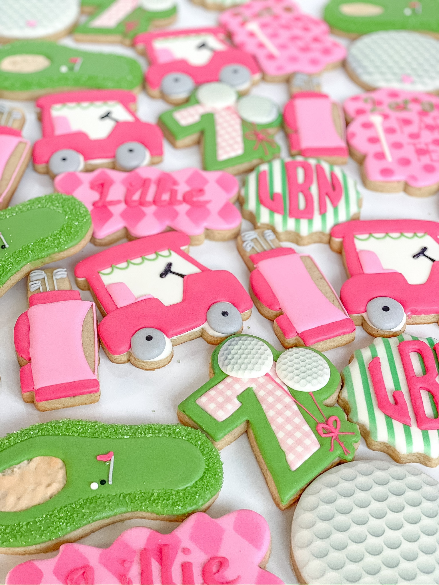 Golf cart, golf bag, golf course, golf ball cookies Golf cart, golf bag, golf course, golf ball cookies